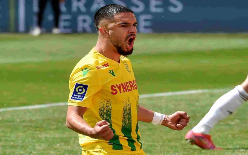 عرض قوي.. عمران لوزا يجذب الدوري الإنجليزي الممتاز بشدة